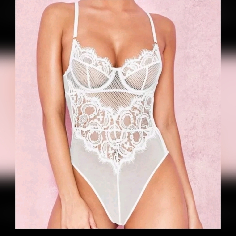 House Of CB Womens Cream Nadia Lace Bodysuit XS